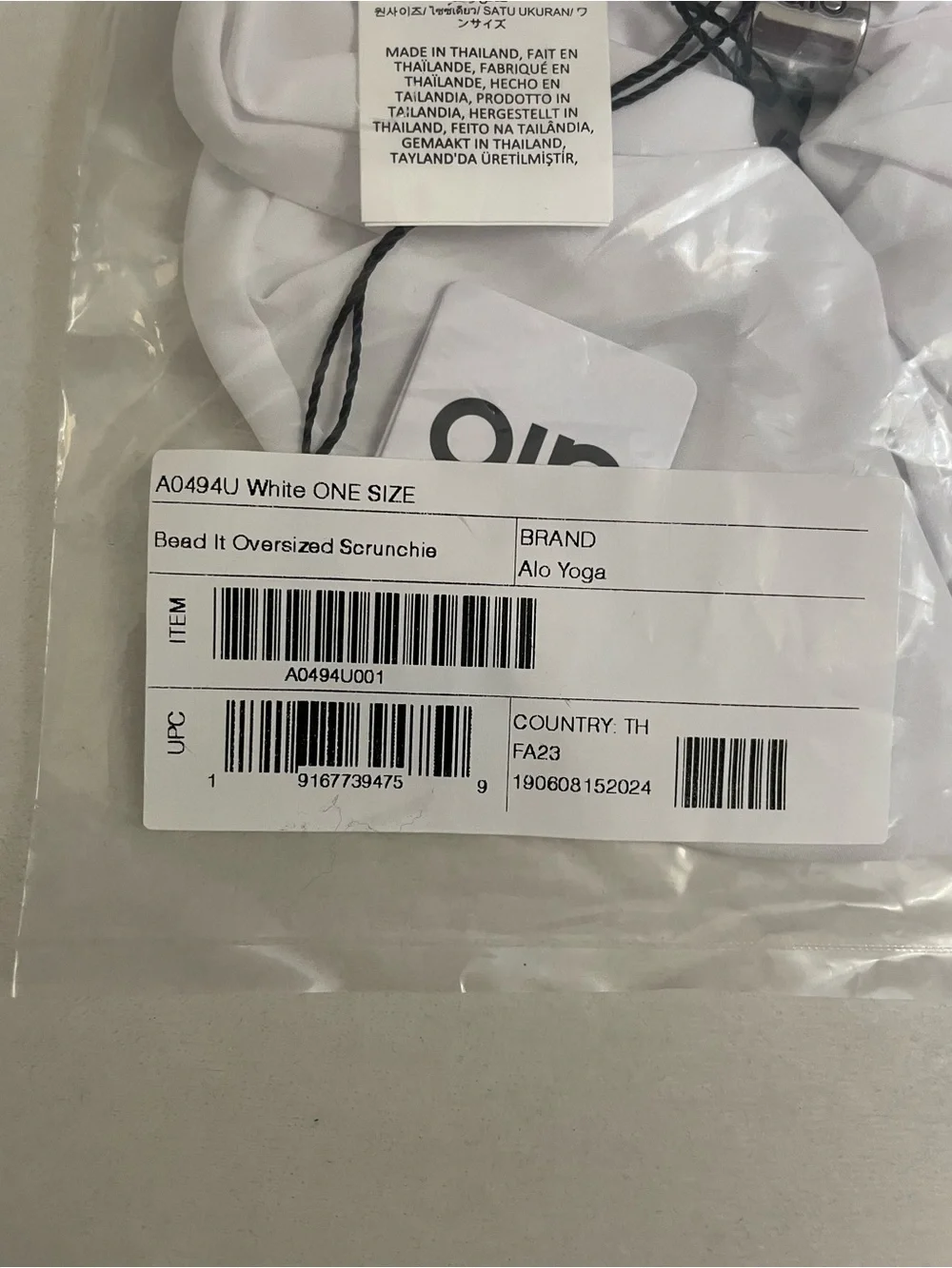 Alo Yoga NWT Bead it Oversized White Scrunchie Hair Tie with Brand Accent